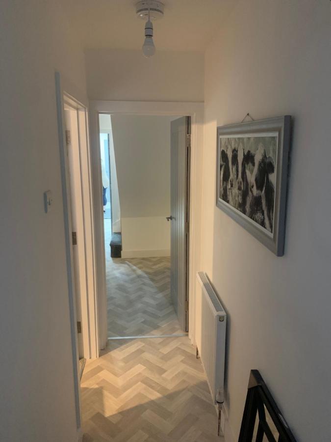 Modern 3 Bedroom Townhouse Pennyburn Экстерьер фото